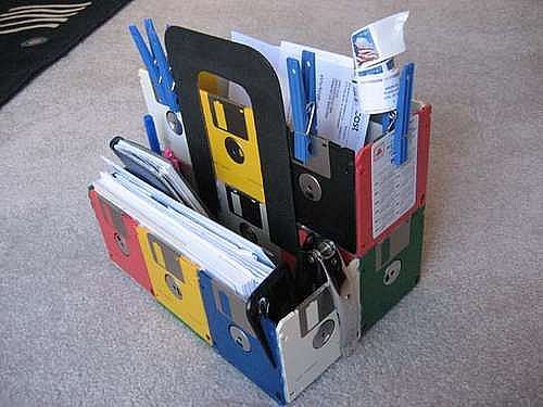 用旧软盘制作书架的方法-办公收纳盒制作
